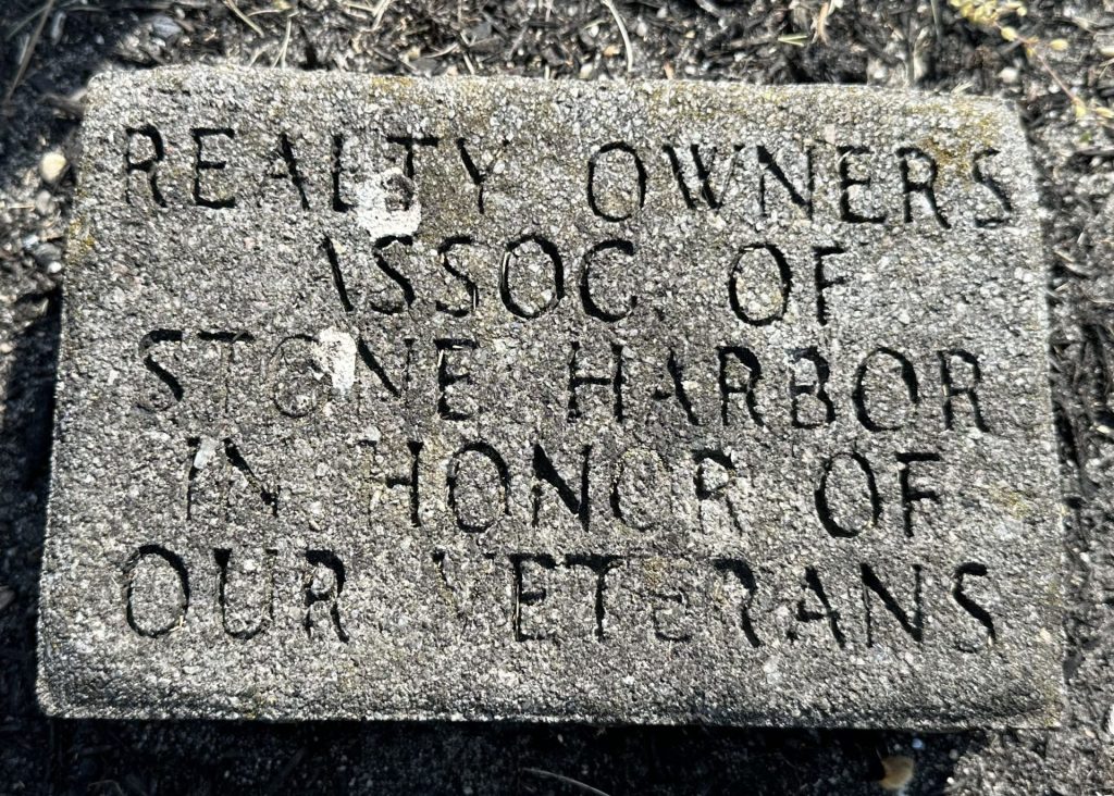 REALTY OWNERS ASSOC. OF STONE HARBOR IN HONOR OF OUR VETERANS MEMORIAL STONE