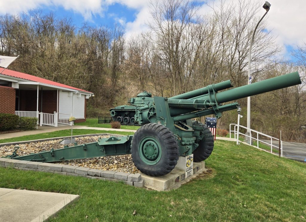 U.S. MARINE CORPS M114 HOWITZER 155MM MEMORIAL