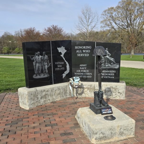 VETERANS PLAZA-MEDAL OF HONOR VETERANS WALKWAY VIETNAM MEMORIAL