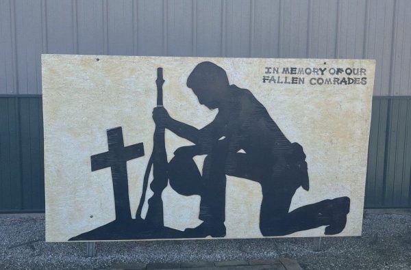 IN MEMORY OF OUR FALLEN COMRADES WAR MEMORIAL SILHOUETTE