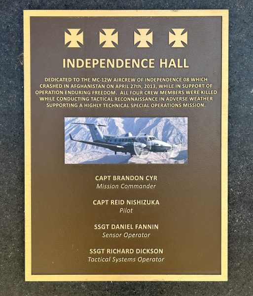 INDEPENDENCE HALL WAR MEMORIAL BUILDING PLAQUE