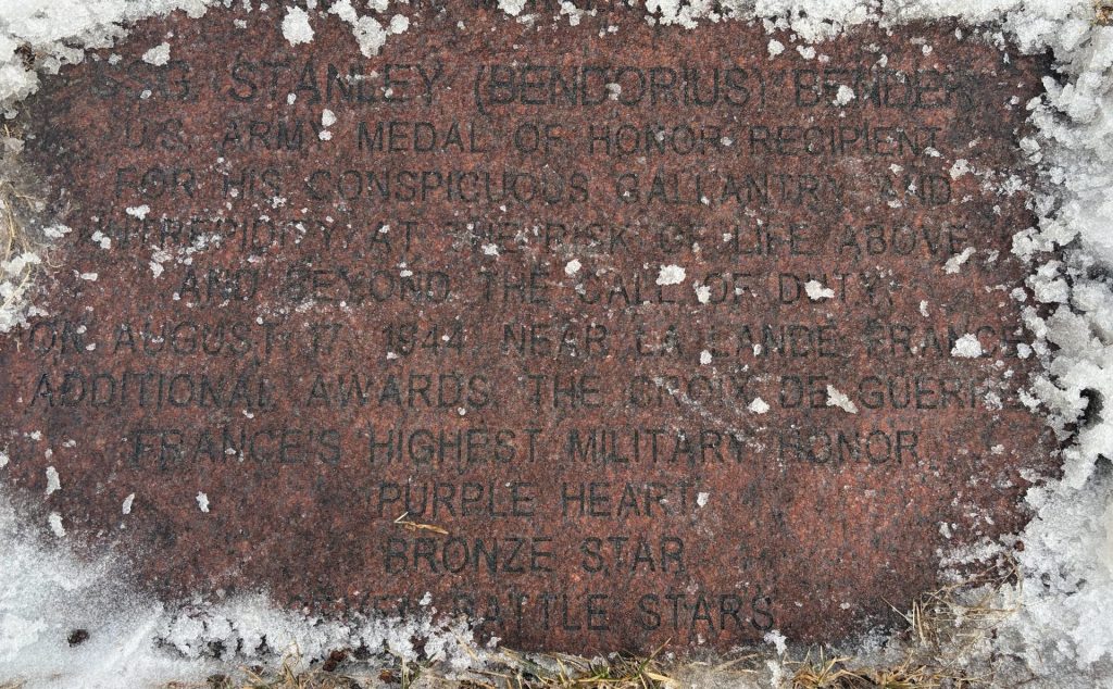 SSG. STANLEY (BENDORIUS) BENDER MEDAL OF HONOR WAR MEMORIAL PLAQUE