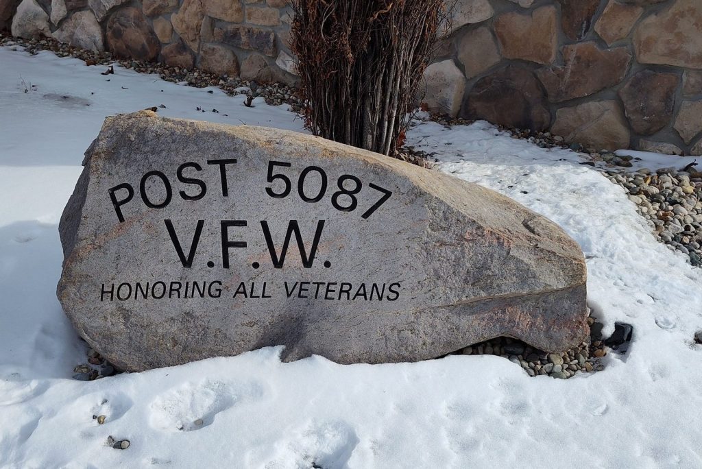 V.F.W. POST 5087 HONORING ALL VETERANS MEMORIAL ROCK