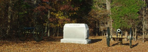 BATTERY F, 2ND ILLINOIS LIGHT ARTILLERY WAR MEMORIAL WITH CANNONS