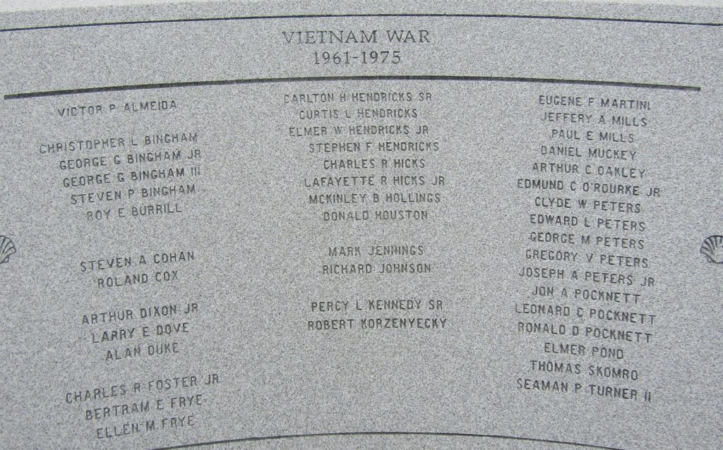 TOWN OF MASHPEE WAR VETERANS MEMORIAL STONE E