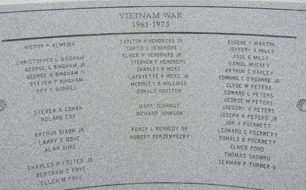 TOWN OF MASHPEE WAR VETERANS MEMORIAL STONE E