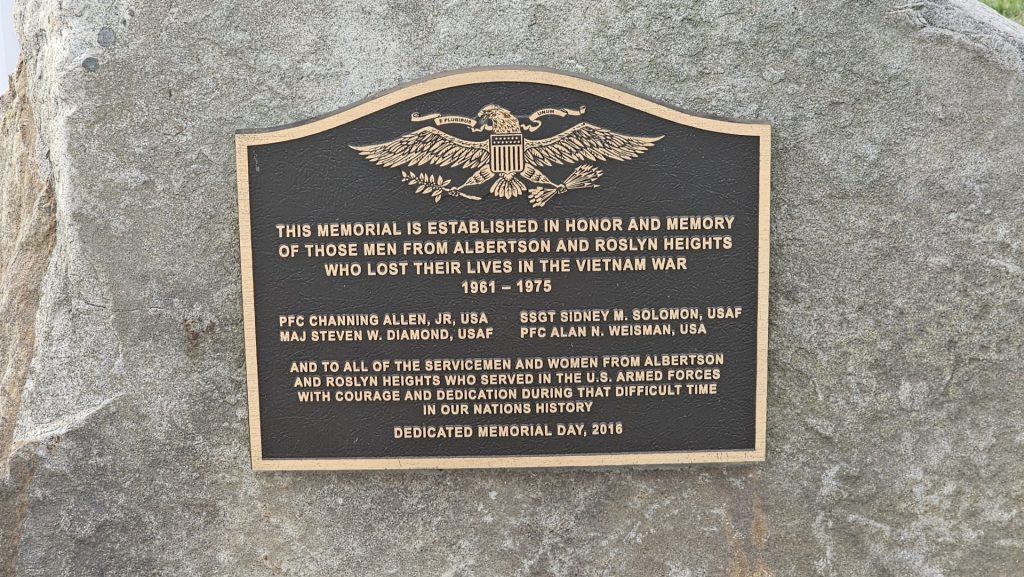 ALBERTSON AND ROSLYN HEIGHTS ULTIMATE SACRIFICE VIETNAM WAR MEMORIAL PLAQUE