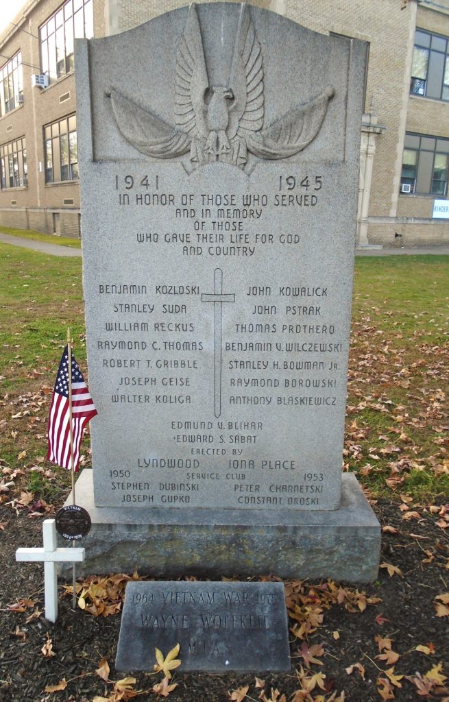 LYNDWOOD IONA PLACE SERVICE CLUB WAR VETERANS MEMORIAL