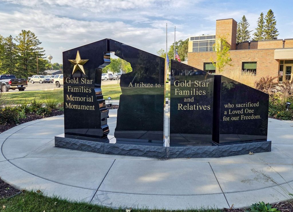 MANTORVILLE GOLD STAR FAMILIES MEMORIAL MONUMENT FRONT