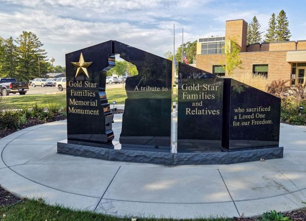 MANTORVILLE GOLD STAR FAMILIES MEMORIAL MONUMENT FRONT
