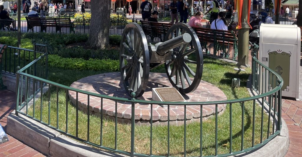 TOWN SQUARE CANNON MEMORIAL