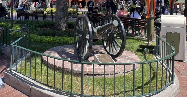 TOWN SQUARE CANNON MEMORIAL
