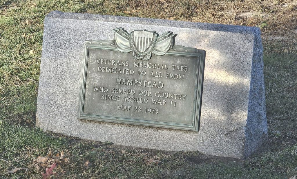 HEMPSTEAD VETERANS SINCE WORLD WAR II MEMORIAL TREE PLAQUE
