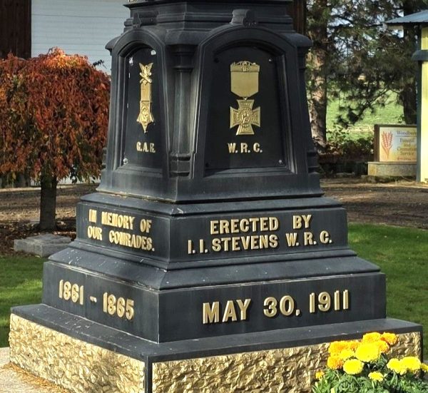 I.I. STEVENS W.R.C. G.A.R. WAR MEMORIAL CLOSE-UP