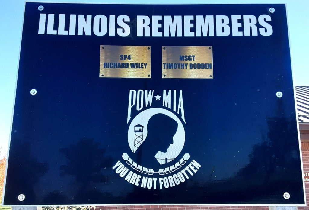 ILLINOIS REMBERS POW MIA ARGENTA MEMORIAL PLAQUE