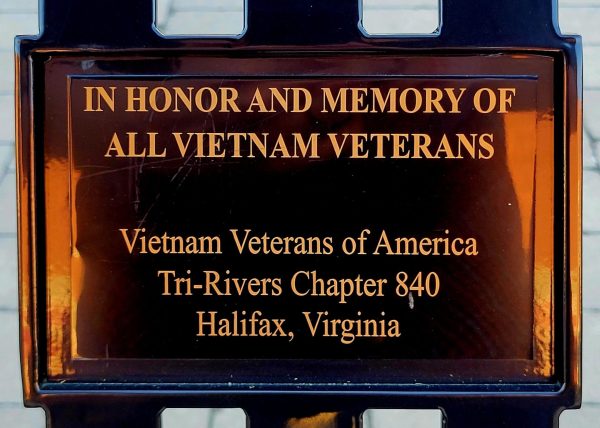 IN HONOR AND MEMORY OF ALL VIETNAM VETERANS MEMORIAL BENCH PLAQUE