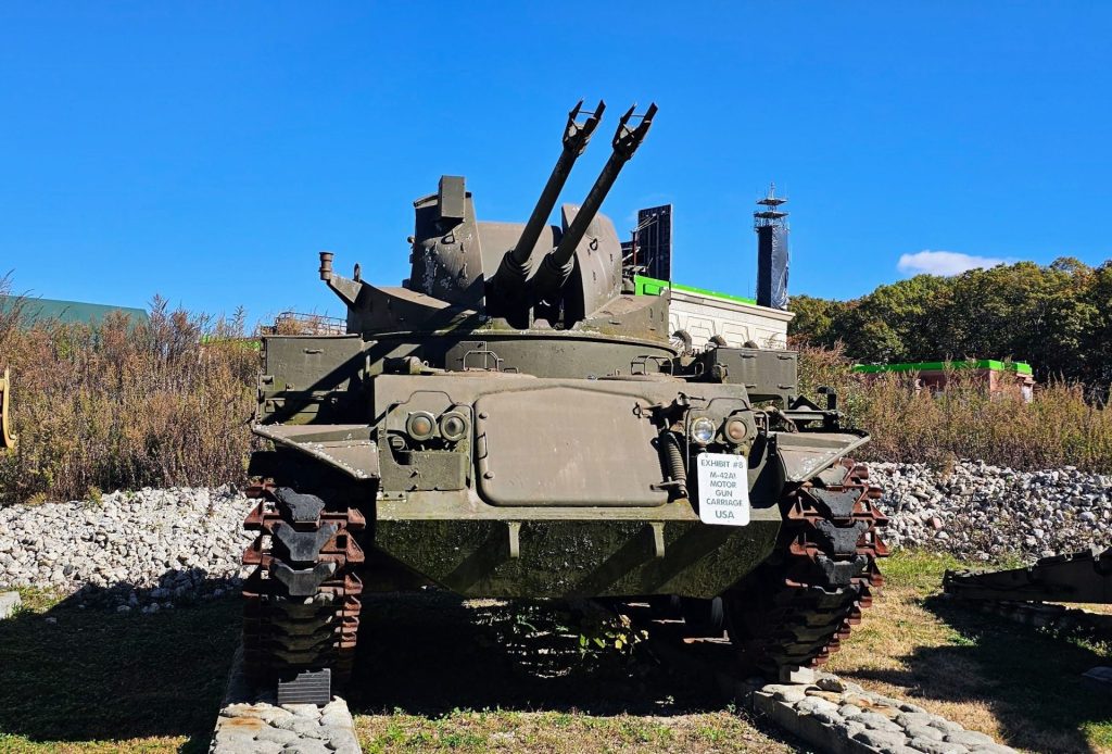 M42 DUSTER WAR MEMORIAL OLD BETHPAGE
