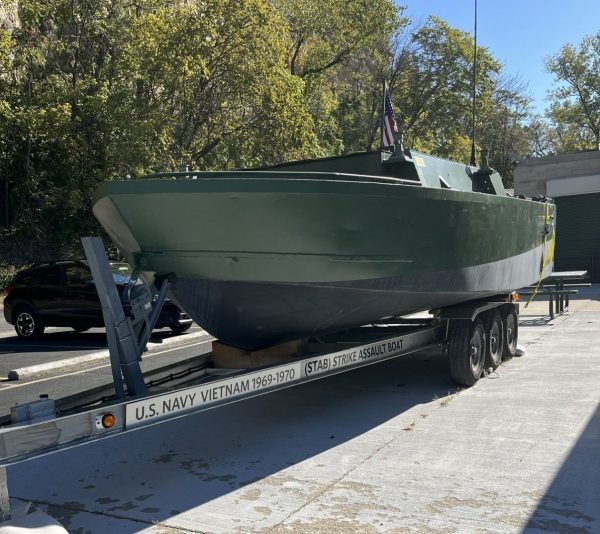 STRIKE ASSAULT BOAT-U.S. NAVY VIETNAM MEMORIAL