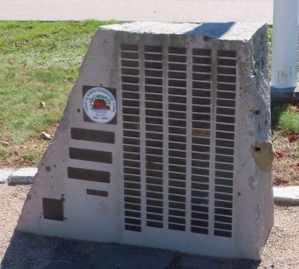 TOWN OF NORTH STONINGTON, CONN WORLD WAR II HONOR ROLL MEMORIAL