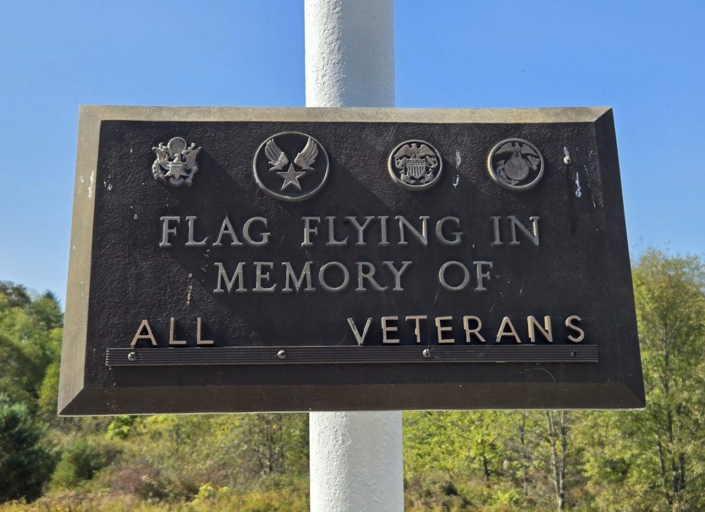 WORTHINGTON FLAG FLYING IN MEMORY OF ALL VETERANS MEMORIAL PLAQUE