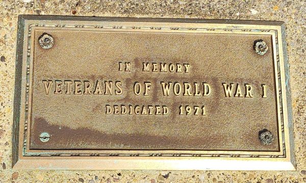 CALVARY CEMETERY WORLD WAR I VETERANS MEMORIAL FLAGPOLE PLAQUE
