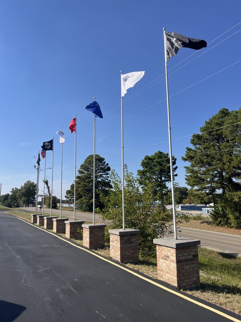 LADIES AUXILIARY POST 5741 VETERANS MEMORIAL FLAGS