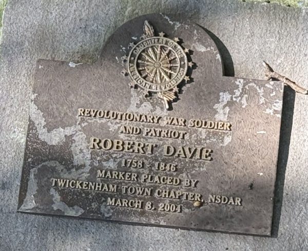 REVLUTIONARY WAR SOLDIER ROBERT DAVIE MEMORIAL MARKER