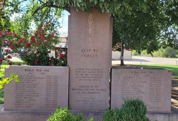 WAR DADS AND WAR MOTHERS MEMORIAL