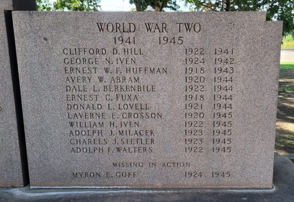 WAR DADS AND WAR MOTHERS MEMORIAL STONE B