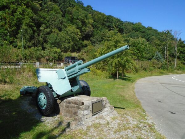 US ARMY M5 ANTI-TANK GUN WAR MEMORIAL
