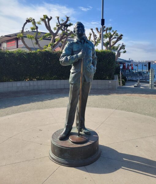 “A NATIONAL SALUTE TO BOB HOPE AND THE MILITARY” MEMORIAL STATUE