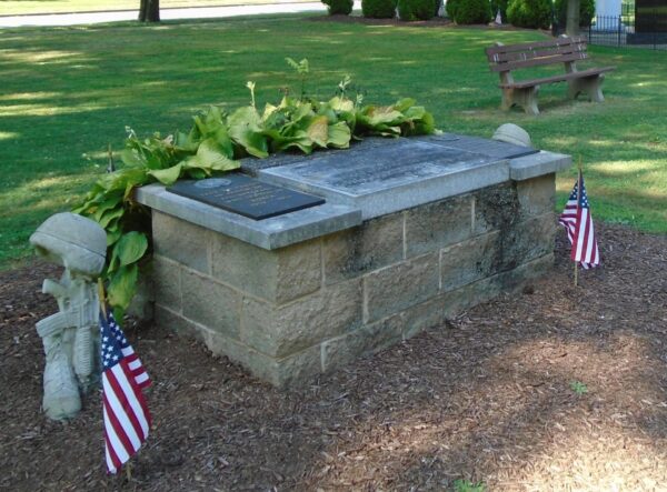 IN HONOR OF THOSE WHO SERVED IN THE KOREAN AND VIETNAM WARS MEMORIAL