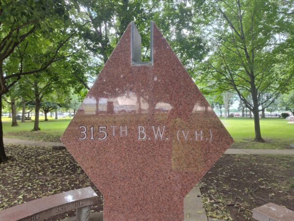 315TH BOMBARDMENT WING (VH) WAR MEMORIAL BACK