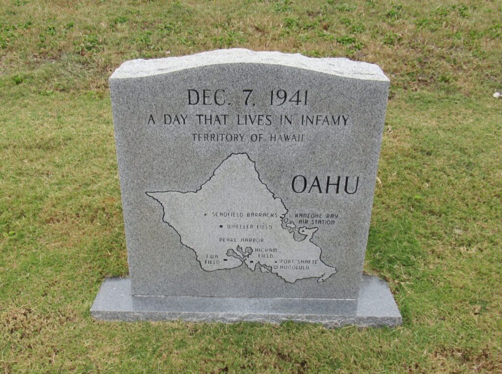 CHATTANOOGA NATIONAL CEMETERY DEC. 7, 1941 WAR MEMORIAL