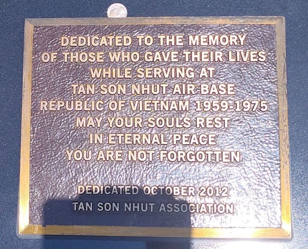 TAN SON NHUT AIR BASE SUPREME SACFICE WAR MEMORIAL PLAQUE