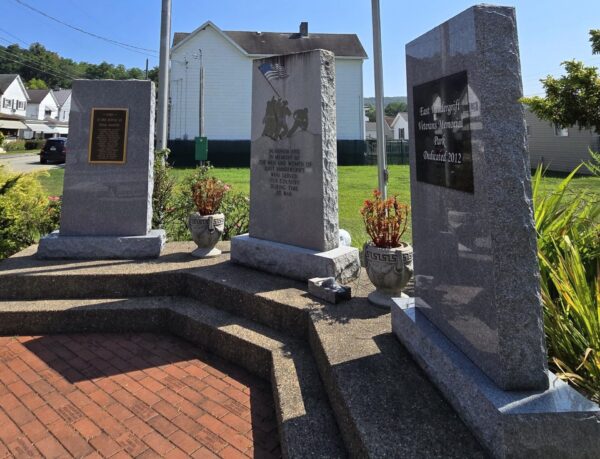 EAST VANDERGRIFT WAR VETERANS MEMORIAL CLOSE-UP