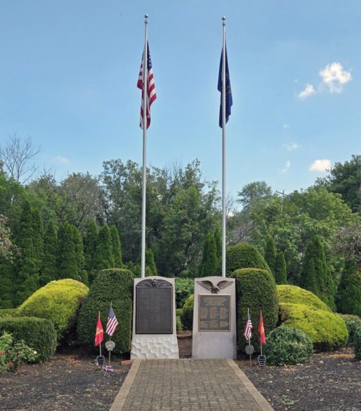 CITIZENS OF HANNASTOWN HONOR ROLL WAR MEMORIAL