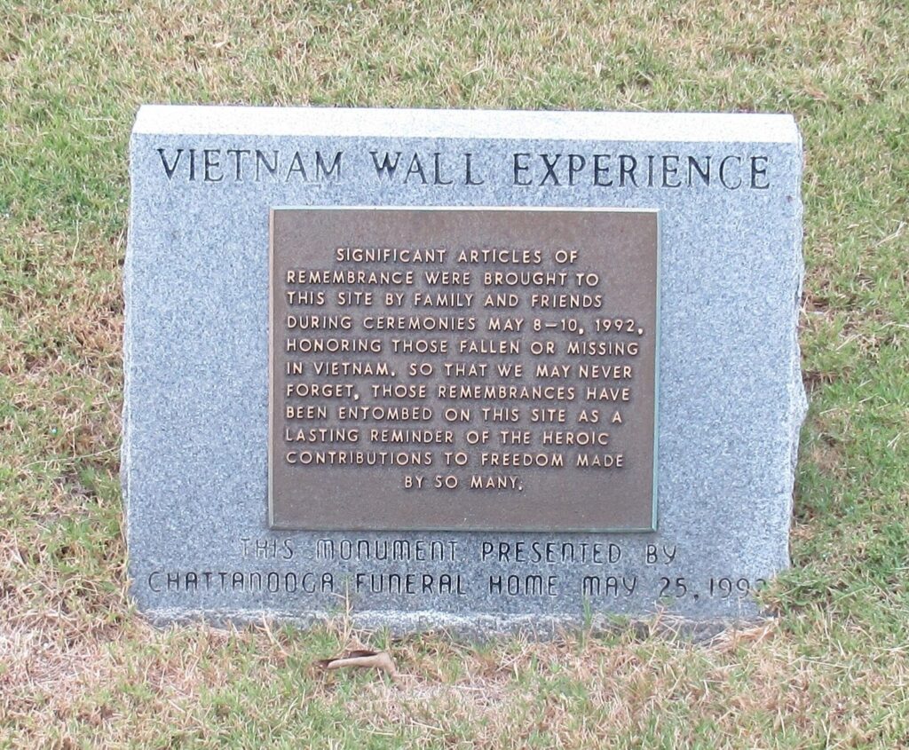 VIETNAM WALL EXPERIENCE WAR MEMORIAL