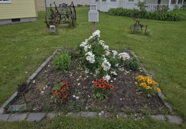 NEVER FORGET GARDEN MEMORIAL