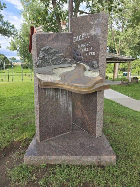 THIS PEACE MEMORIAL HONORS ALL AREA VETERANS