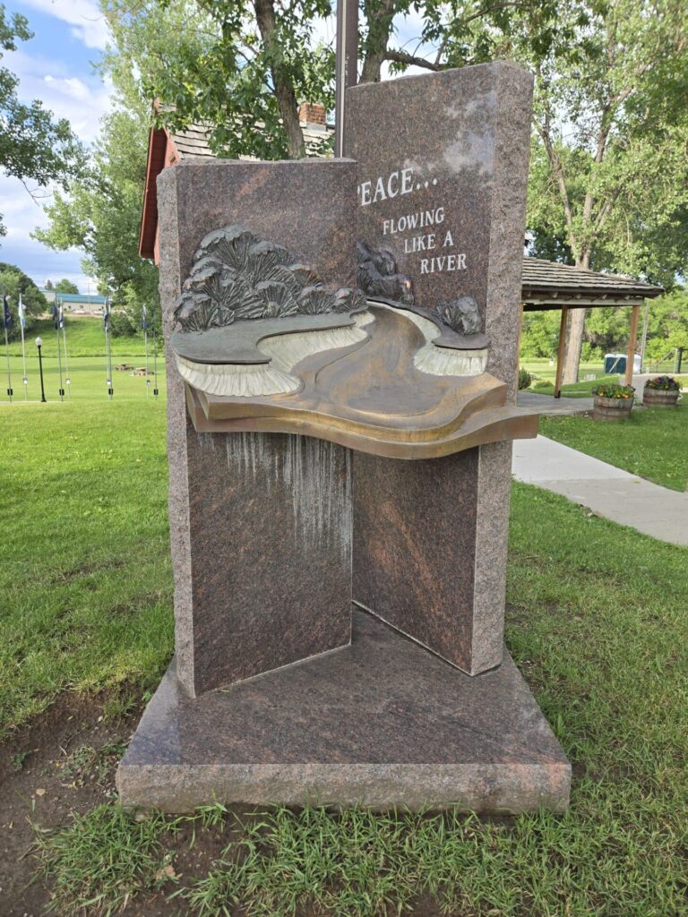 THIS PEACE MEMORIAL HONORS ALL AREA VETERANS