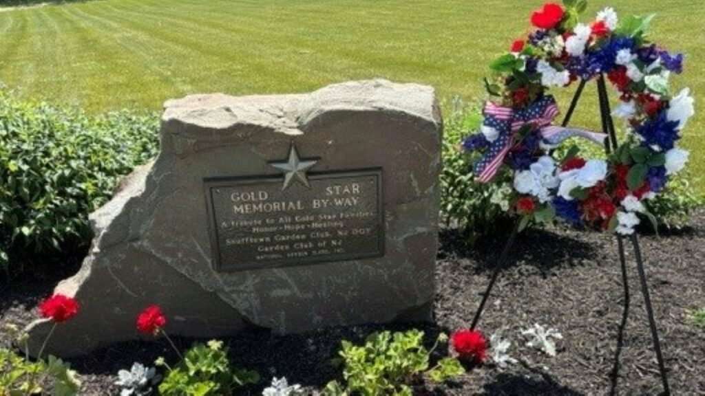 NORTHERN NEW JERSEY VETERANS MEMORIAL CEMETERY GOLD STAR MEMORIAL BY WAY