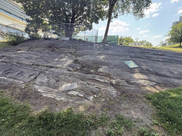 TO THIS REMBRANCE ROCK MEMORIAL
