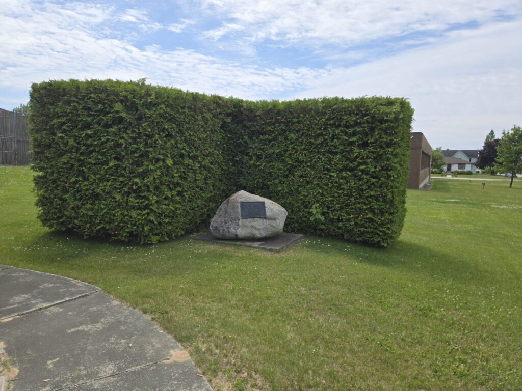 LIVING MEMORIAL TO THE SOLDIERS AND SAILORS WORLD WAR