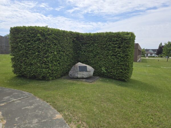 LIVING MEMORIAL TO THE SOLDIERS AND SAILORS WORLD WAR