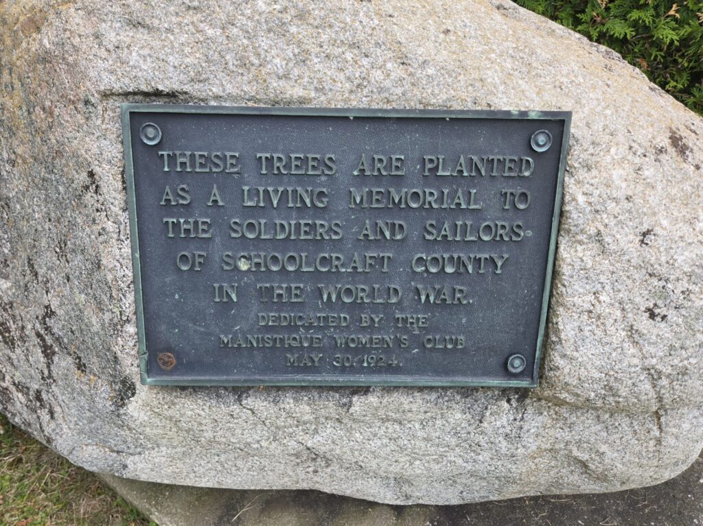LIVING MEMORIAL TO THE SOLDIERS AND SAILORS WORLD WAR PLAQUE