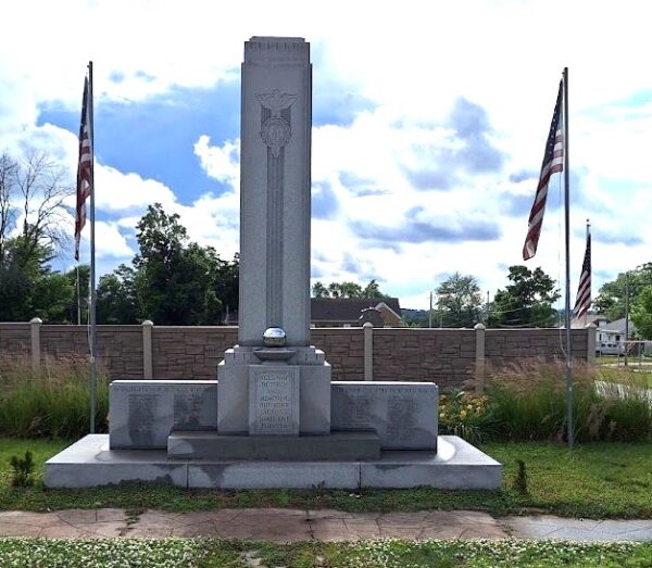 IN SACRED HONOR OF THOSE WHO DIED FOR THEIR COUNTRY IN WORLD WAR II MEMORIAL