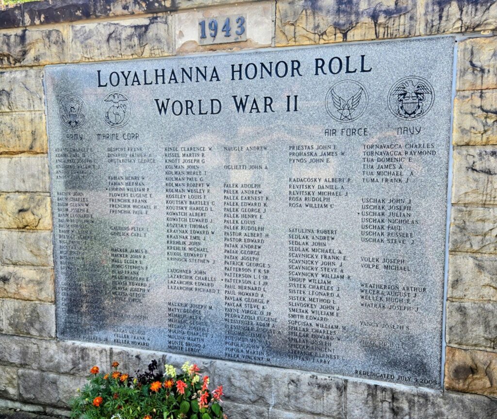 LOYALHANNA HONOR ROLL WORLD WAR II MEMORIAL PLAQUE