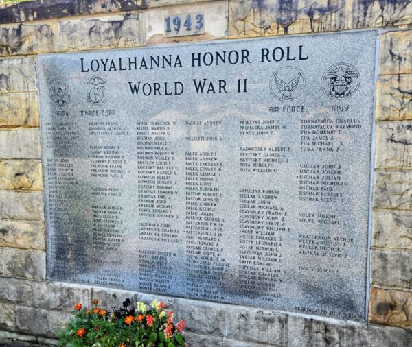 LOYALHANNA HONOR ROLL WORLD WAR II MEMORIAL PLAQUE
