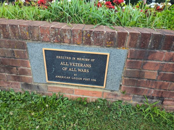 AMERICAN LEGION POST 506 WAR VETERANS MEMORIAL FLAGPOLE PLAQUE